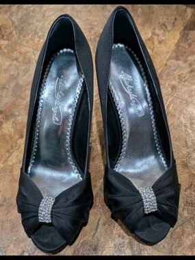 Michael Angelo Diana Burgundy Fabric Heels Size 8.5 wedding Formal Open Toe S023